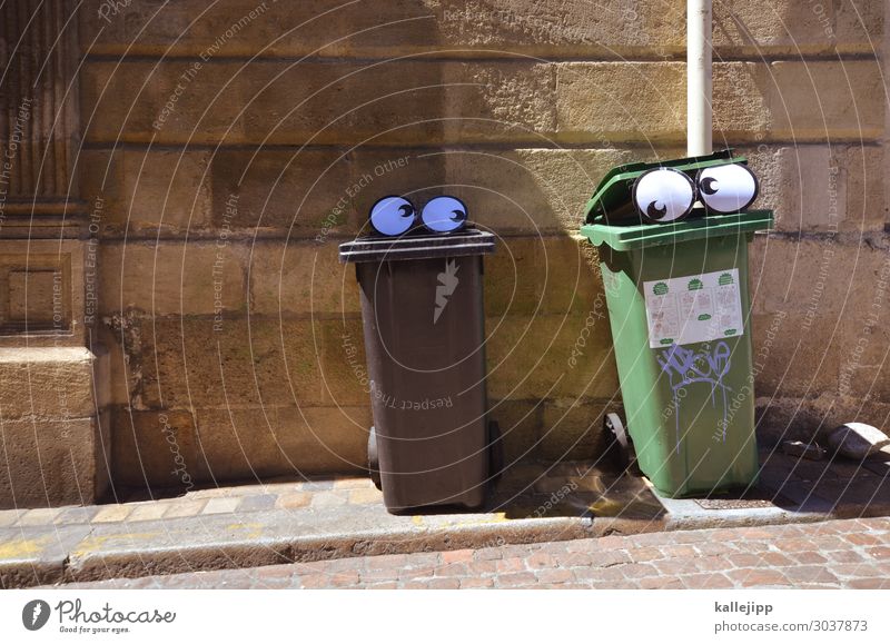müller sucht frau Mensch Auge 2 Stadt Blick Geruch Mundgeruch Telekommunikation Flirten Müllbehälter Comic Comicfigur Tierpaar lustig Freude Farbfoto mehrfarbig