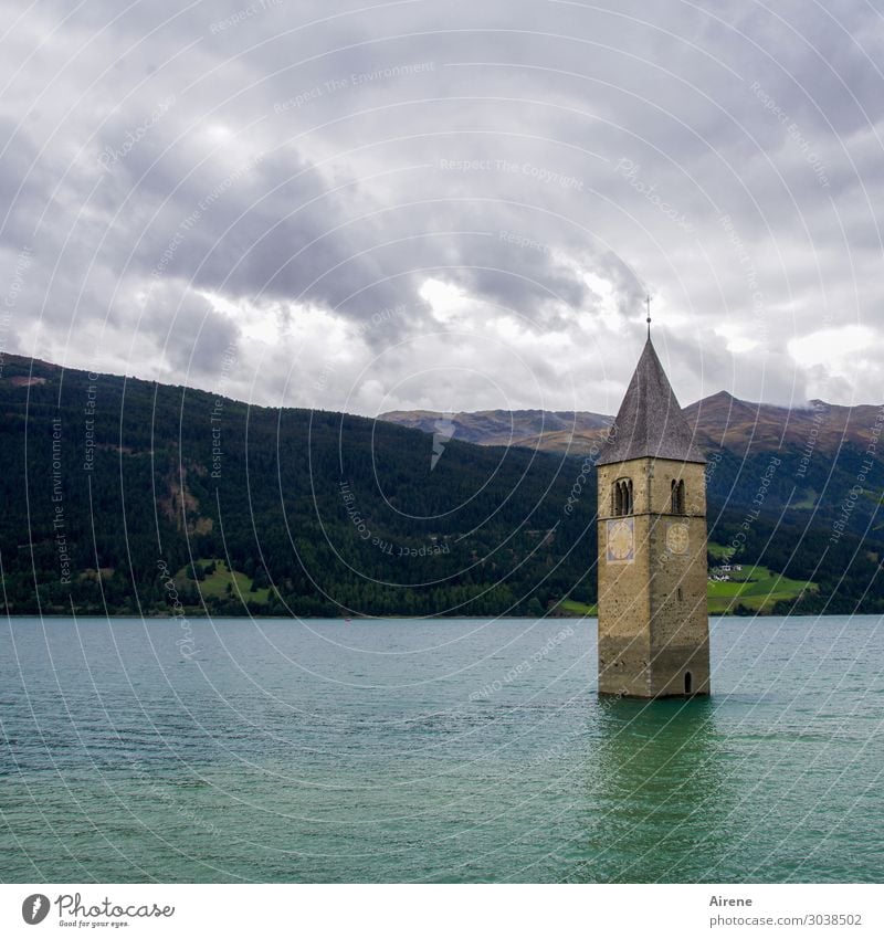 der Untergang des Abendlandes... Wasser Alpen See Reschensee Gebirgssee Stausee Reschnpass Südtirol Kirche Ruine Turm Kirchturmspitze Sehenswürdigkeit