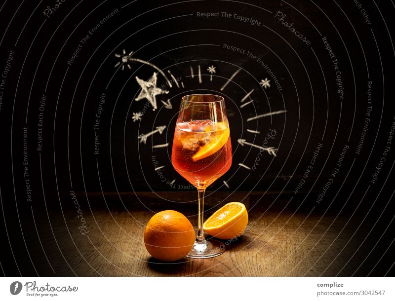 Beliebter italienischer Sommer-Drink Lebensmittel Getränk trinken Erfrischungsgetränk Alkohol Spirituosen Wein Sekt Prosecco Longdrink Cocktail Glas