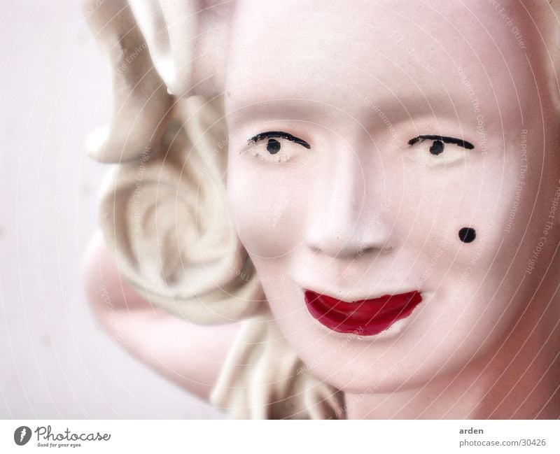 Monroe rosa Lippen Statue blond Makroaufnahme Nahaufnahme Marylin Gesicht Puppe Tiefenscharfe