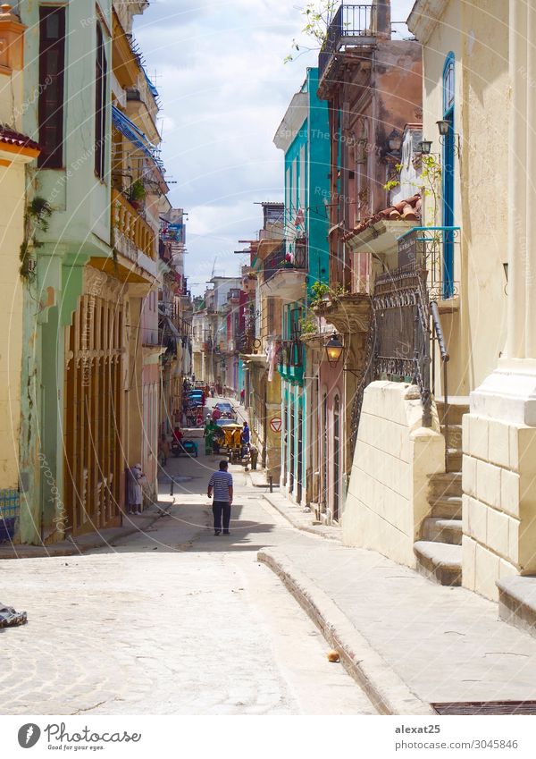Bunte Straße des alten Havanna Ferien & Urlaub & Reisen Tourismus Gebäude Architektur Verkehr amerika Amerikaner Karibik Großstadt klassisch Kuba Kubaner