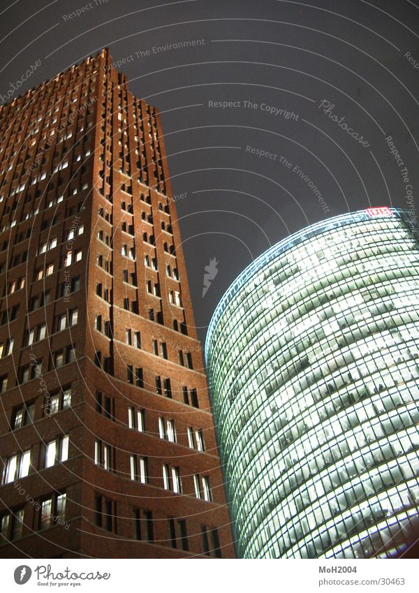 Zusammen Potsdamer Platz Haus Hochhaus Fassade Sony Center Berlin Licht Dämmerung Architektur