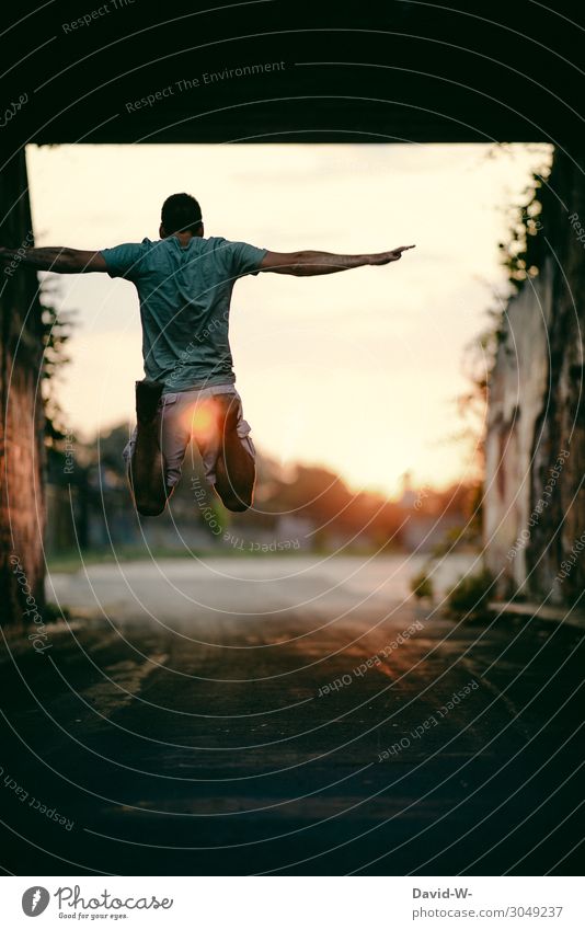 fliegen Lifestyle Leben Zufriedenheit Ausflug Abenteuer Ferne Freiheit Mensch maskulin Junger Mann Jugendliche Erwachsene 1 Kunst Stadt Gefühle springen hoch