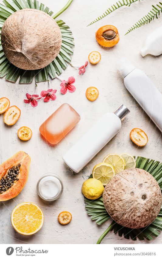 Kosmetische Produkten mit Kokosnüssen und Früchten kaufen Stil Design schön Körperpflege Kosmetik Gesundheit Behandlung Wellness Spa Vegane Ernährung Kokosnuss
