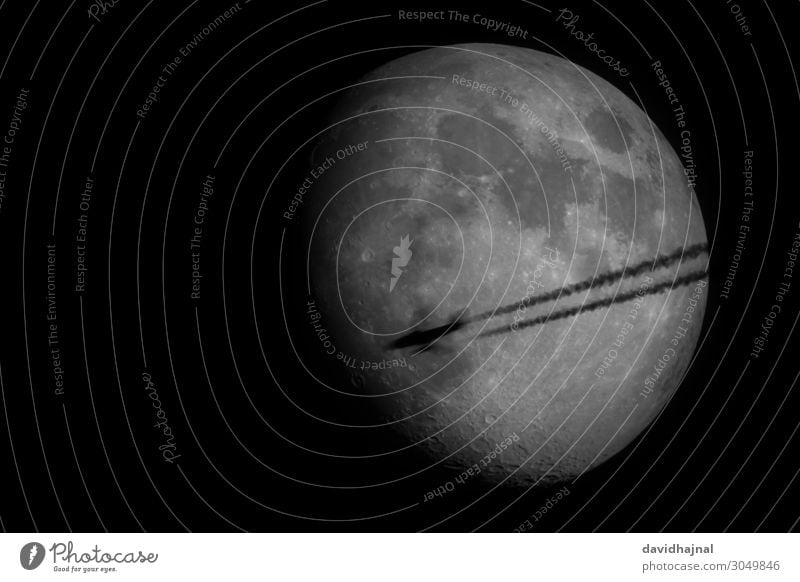 Flugzeug vor Mond Technik & Technologie Wissenschaften Fortschritt Zukunft High-Tech Luftverkehr Raumfahrt Astronomie Umwelt Natur Himmel nur Himmel