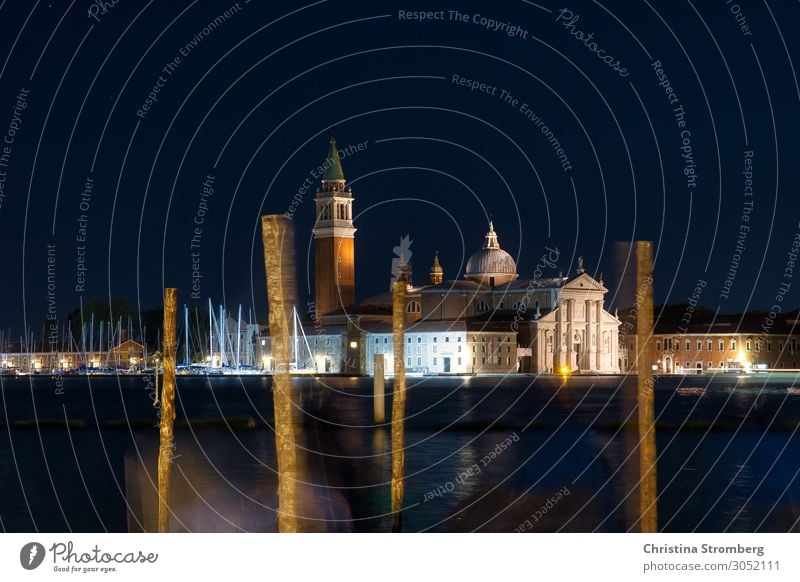 San Giorgio Maggiore by night Venedig Campanile Italien Stadt Hafenstadt Kirche maritim Kultur Stimmung Wasser Nachtaufnahme Gondel (Boot) Nachtfarbe Lagune