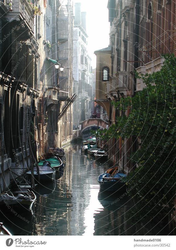 eines tages in venedig Venedig antik Wasserfahrzeug Italien Europa Gracht Zentralperspektive Gondel (Boot) alt historisch Historische Bauten Tag eng