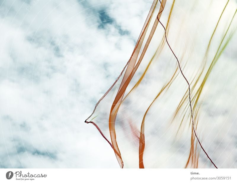 Windspiel Himmel Wolken Stoff Naht durchsichtig Kunststoff Linie Fahne Bewegung frisch mehrfarbig Freude Lebensfreude Ausdauer Fernweh ästhetisch