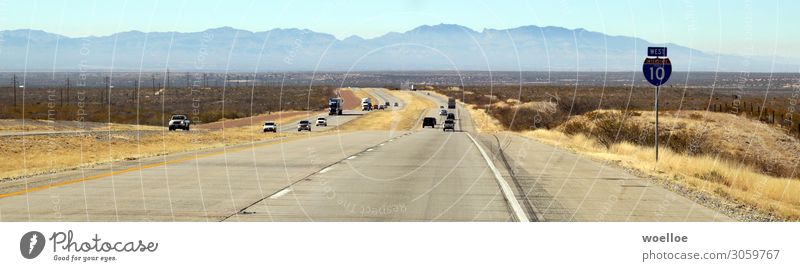I10West Landschaft Sommer Schönes Wetter Wärme Dürre Sträucher Berge u. Gebirge Wüste USA Texas New Mexiko Amerika Verkehr Straßenverkehr Autofahren Autobahn
