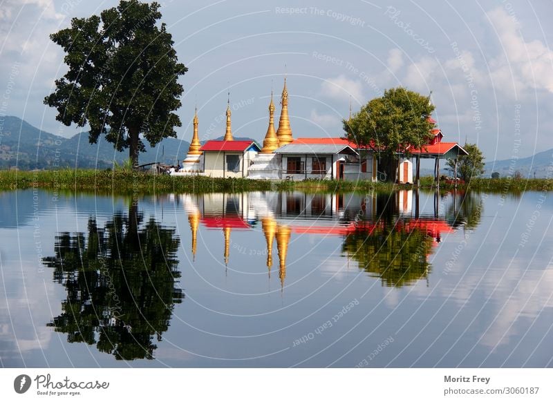 Pagoda in the mirroring Lake Inle, Myanmar/Burma. Ferien & Urlaub & Reisen Kultur Religion & Glaube Kraft Kreativität stagnierend Stimmung planen Tradition
