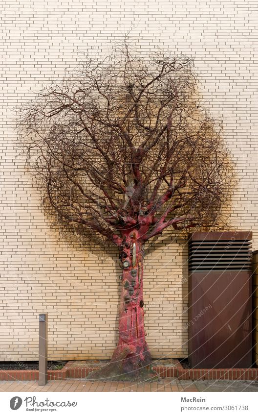 Schrott Emutionen Kunst Kunstwerk Skulptur Gebäude Architektur Metall Rost Kultur modern Fassadenverkleidung Baum Ast Zweige u. Äste Menschenleer Farbfoto