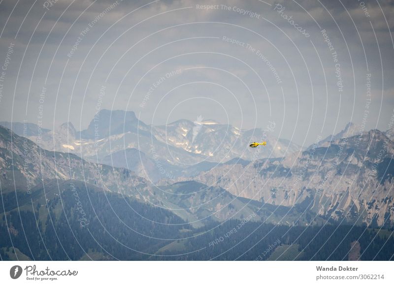 Helikopter in den Alpen Abenteuer Expedition Berge u. Gebirge Pilot Krankenhaus Technik & Technologie Luftverkehr Hubschrauber Rettungshubschrauber