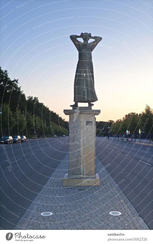 "Der Rufer" Berlin Deutschland Dämmerung Hauptstadt Nacht Regierungssitz Tiergarten Spreebogen Straße des 17. Juni Statue Denkmal Skulptur Bronze der rufer