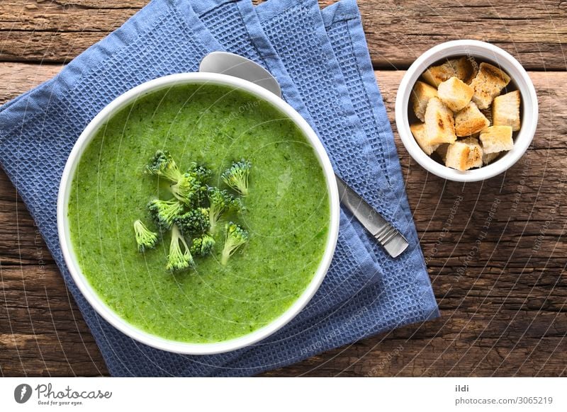 Frische Brokkoli-Suppe mit Sahne Gemüse Eintopf Vegetarische Ernährung frisch natürlich grün Lebensmittel kreuzbefleckt gemischt gebastelt Amuse-Gueule Mahlzeit