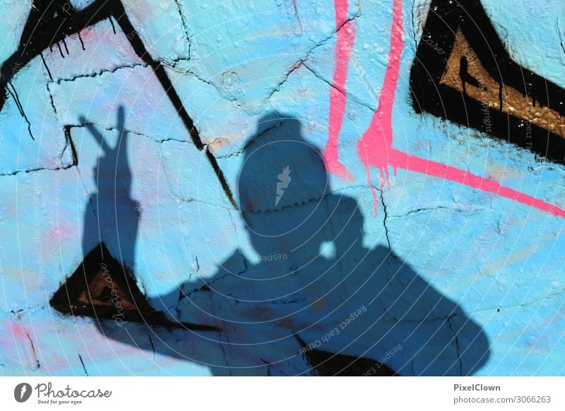 Handyfotograf Stil Design Freude Mensch maskulin Körper 1 45-60 Jahre Erwachsene Jugendkultur Subkultur Mauer Wand Kommunizieren verrückt blau Stimmung