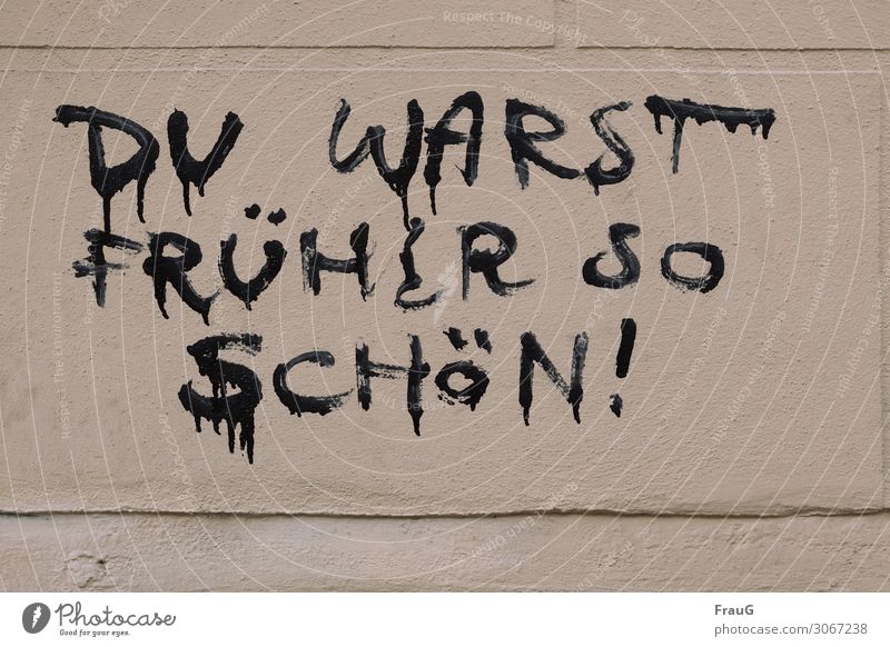 ja, früher... Haus Mauer Wand Fassade Schriftzeichen Graffiti Mitgefühl Ehrlichkeit Vergänglichkeit Vergangenheit Aussage Farbstoff Ansage Farbfoto