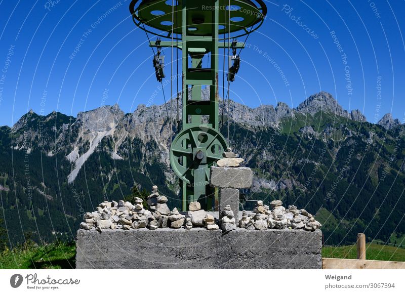 Steinstapelträger Technik & Technologie Alpen Berge u. Gebirge Gipfel Seilbahn Skilift Metall genießen grün wandern Bergsteigen Farbfoto Außenaufnahme