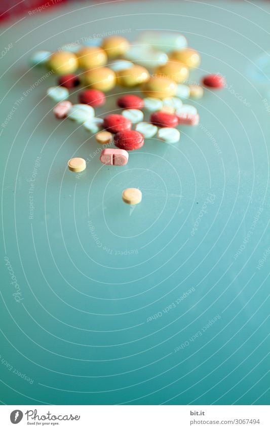 Pillepalle Gesundheit Gesundheitswesen Behandlung Seniorenpflege Krankenpflege Krankheit Rauschmittel Medikament Sucht Tablette Farbfoto Innenaufnahme