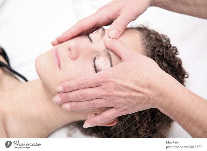 Reiki Gesicht Behandlung Alternativmedizin Wellness Leben harmonisch Wohlgefühl Zufriedenheit Sinnesorgane Erholung ruhig Meditation Spa Massage