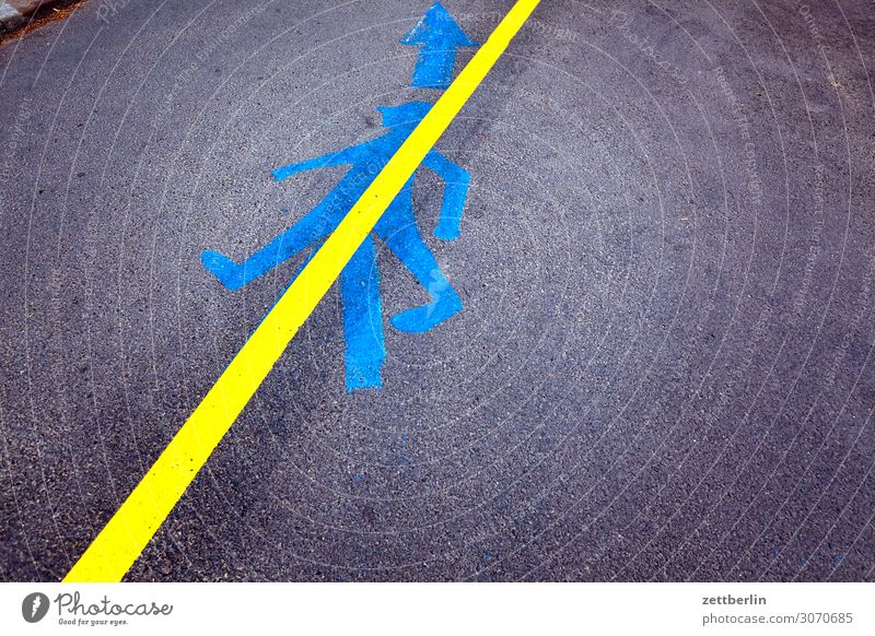 Durchgestrichen Asphalt Wege & Pfade Straße Schilder & Markierungen Piktogramm Mensch Mann Fahrbahnmarkierung Hinweisschild Warnhinweis Textfreiraum