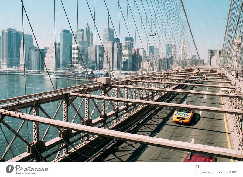 auf der brooklyn bridge Ferien & Urlaub & Reisen Städtereise Wolkenloser Himmel Schönes Wetter Fluss New York City Manhattan Brooklyn Bridge USA Stadt Skyline