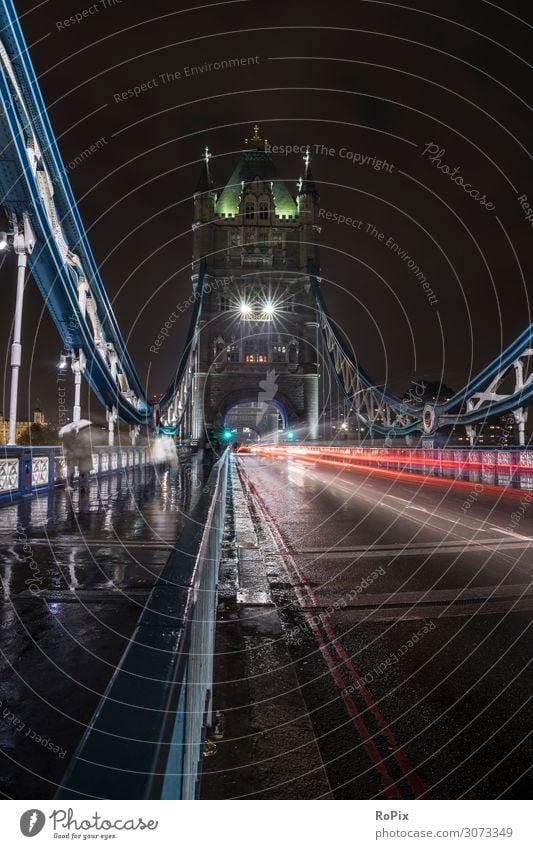 Verkehr auf der Tower Bridge. Lifestyle Stil Design Ferien & Urlaub & Reisen Tourismus Sightseeing Städtereise Nachtleben Arbeit & Erwerbstätigkeit Beruf