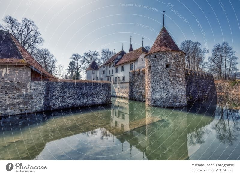 HDR-Aufnahme des berühmten Schlosses in Hallwyl in der Schweiz Stil Ferien & Urlaub & Reisen Tourismus Sommer Sonne Haus Natur Landschaft Himmel See Fluss