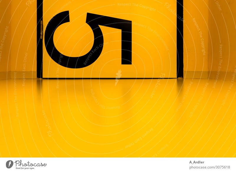 schwarze 5 Kunst Menschenleer Mauer Wand Zeichen Schriftzeichen Ziffern & Zahlen Schilder & Markierungen Hinweisschild Warnschild außergewöhnlich gelb Stimmung