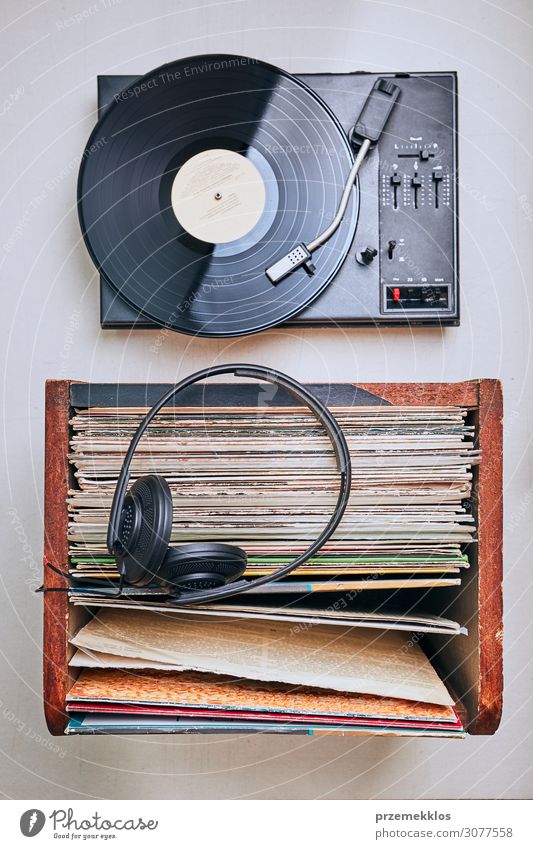 Vinylplatten und Plattenspieler für Plattenspieler Lifestyle Stil Entertainment Musik Technik & Technologie Jugendkultur Subkultur Musik hören Schallplatte