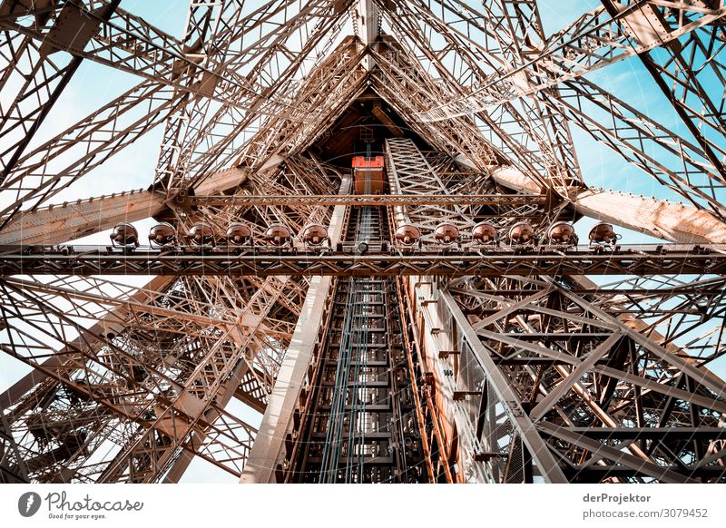 Eiffelturm in Paris Ferien & Urlaub & Reisen Tourismus Ausflug Abenteuer Ferne Freiheit Sightseeing Städtereise Hauptstadt Bauwerk Gebäude Architektur