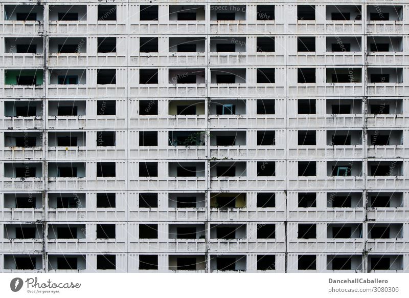 Block Depression... Stadt Stadtzentrum Skyline bevölkert Haus Hochhaus Bauwerk Gebäude Fassade Balkon dreckig dunkel hässlich Menschlichkeit Solidarität planen
