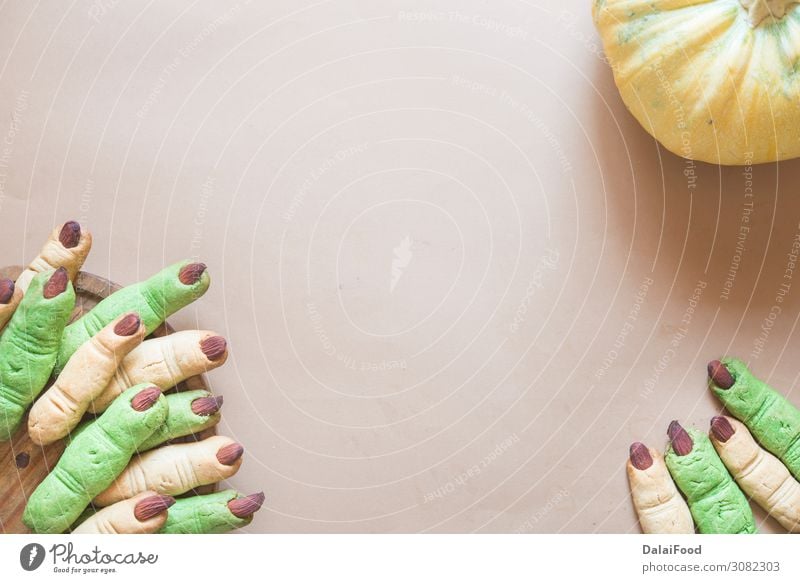 Cookies für Halloween Dessert Süßwaren Glück Dekoration & Verzierung Tisch Feste & Feiern Hand Finger Holz grün schwarz weiß Angst Mandel Hintergrund Keks