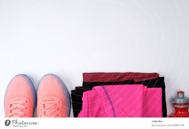 rosa Textilschuhe und andere Artikel für die Fitness Frucht Diät Flasche Lifestyle Sport Joggen Frau Erwachsene Mode Bekleidung Accessoire Schuhe Turnschuh