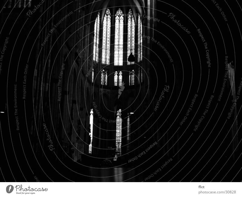 Cathedral b/w Köln Chor Kirchenfenster Gotik dunkel geheimnisvoll Gotteshäuser Dom Kathedrale Schwarzweißfoto Religion & Glaube Sonne Architektur
