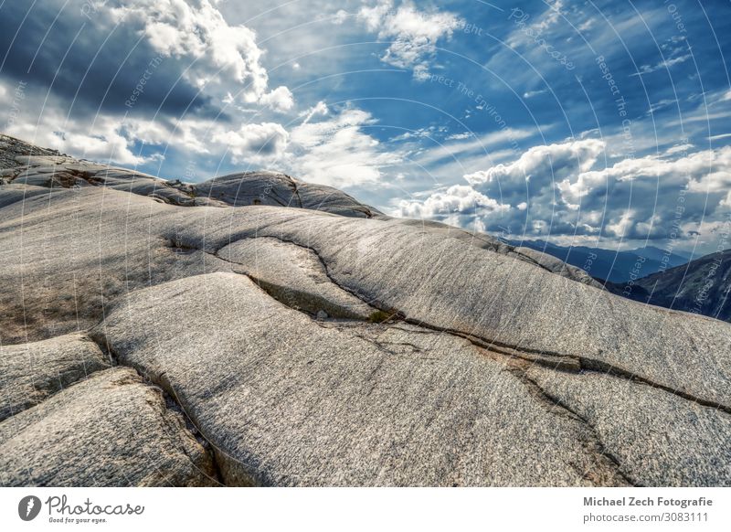 schwere Steine auf dem Rhonegletscher zwischen den Schweizer Alpen Ferien & Urlaub & Reisen Tourismus Abenteuer Sommer Schnee Berge u. Gebirge wandern Umwelt