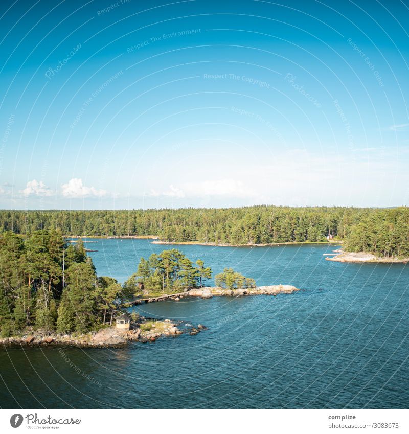 Ostsee Inseln mit kleiner Brücke in Finnland Ferien & Urlaub & Reisen Tourismus Sommer Sommerurlaub Umwelt Natur Sonne Klima Pflanze Wald Hügel Felsen Wellen