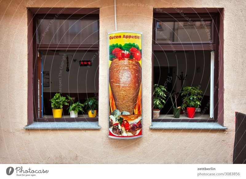 Guten Appetit Haus Menschenleer Stadt Textfreiraum Speise Essen Foodfotografie Ernährung Kebab Imbiss Restaurant Fenster Gastronomie Traurigkeit trist Werbung