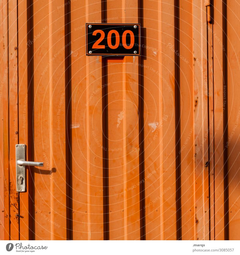 200 Baustelle Tür Bauwagen Metall Ziffern & Zahlen Schilder & Markierungen orange schwarz Ordnung Farbfoto Außenaufnahme Menschenleer Textfreiraum Mitte