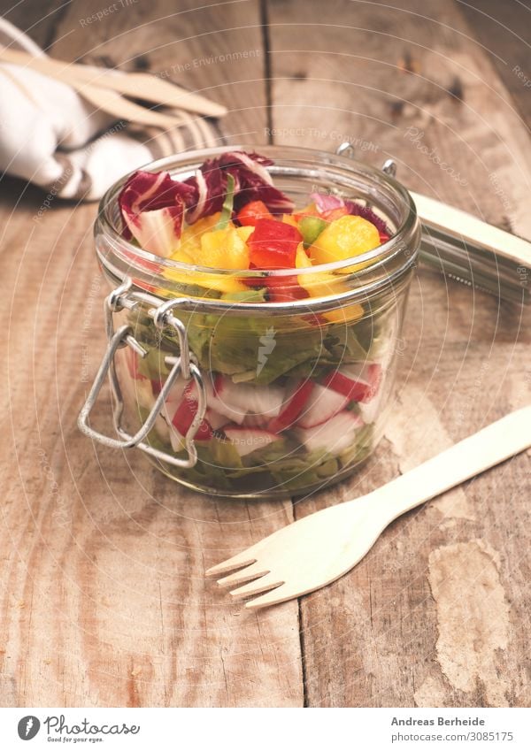 Tasty vegetarian salad in a jar Salat Salatbeilage Frühstück Mittagessen Bioprodukte Vegetarische Ernährung Glas Gesunde Ernährung lecker Fitness Gesundheit