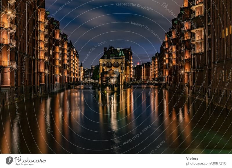 Wasserschloss Hamburg Speicherstadt II Nachtleben maritim historisch ästhetisch Architektur Hafen rot Attraktion Großstadt Hafencity erleuchten Illumination