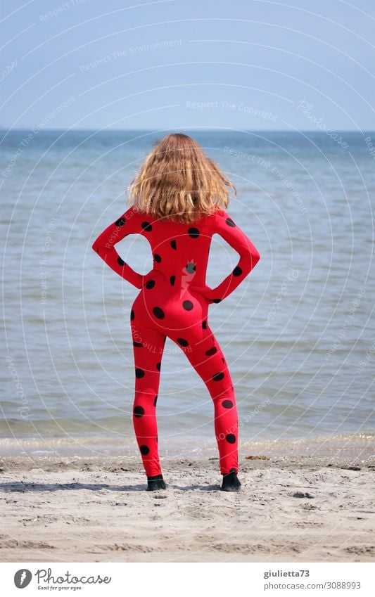 Cosplay-Girl with Ladybug Jumpsuit Karneval Junge Frau Jugendliche Leben 1 Mensch 8-13 Jahre Kind Kindheit 13-18 Jahre Wolkenloser Himmel Sommer Schönes Wetter