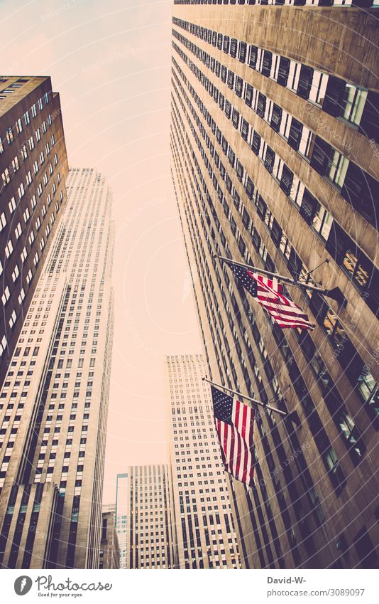 symmetrie | Fenster - Hochhäuser / Wolkenkratzer in Amerika mit amerikanischer Flagge symmertrie USA New York City Patriotismus patriotisch Amerikaner Himmel
