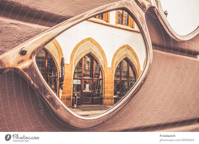 Spiegelung Lifestyle kaufen Stil Architektur Kleinstadt Stadtzentrum Fußgängerzone Fassade Brille Dekoration & Verzierung beobachten entdecken Blick