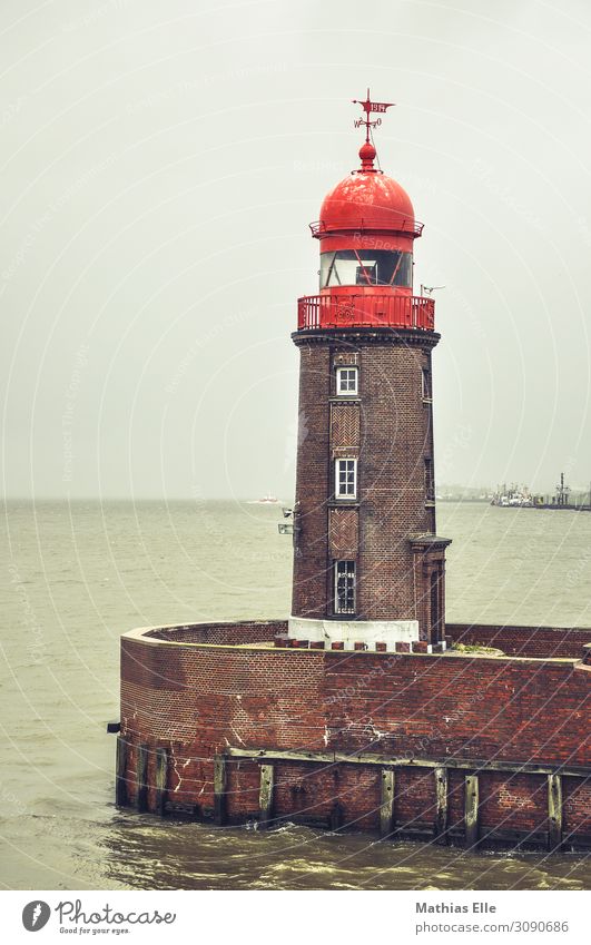 Leuchtturm Landschaft Wasser schlechtes Wetter Küste Nordsee Hafenstadt Haus Industrieanlage Turm Bauwerk Gebäude Architektur Mauer Wand Fenster Wahrzeichen