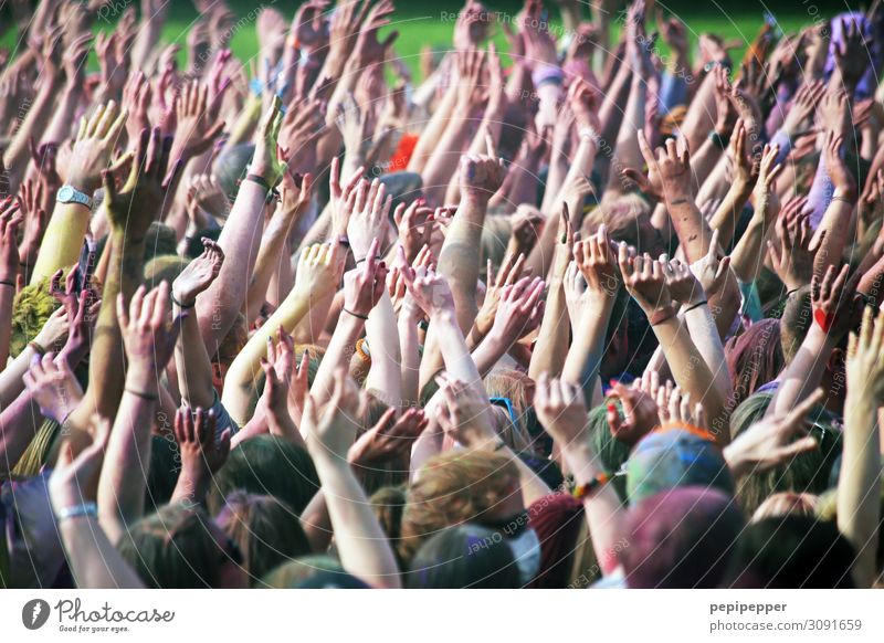 put your hands up in the air Freizeit & Hobby Party Veranstaltung Musik Feste & Feiern clubbing Tanzen Holi Fest Mensch maskulin Leben Menschenmenge 18-30 Jahre