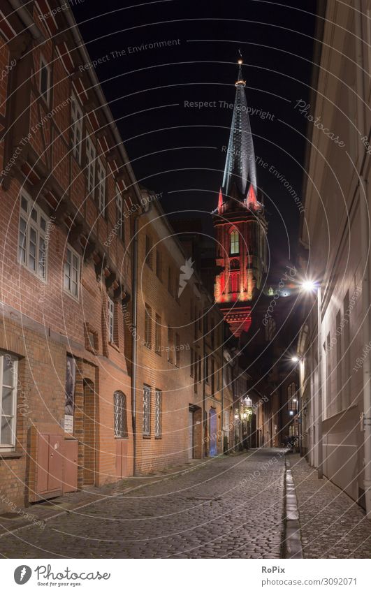 St. Nikolai Kirche in Lüneburg bei Nacht. Lifestyle Design Ferien & Urlaub & Reisen Tourismus Sightseeing Städtereise Haus Nachtleben Kunst Kunstwerk