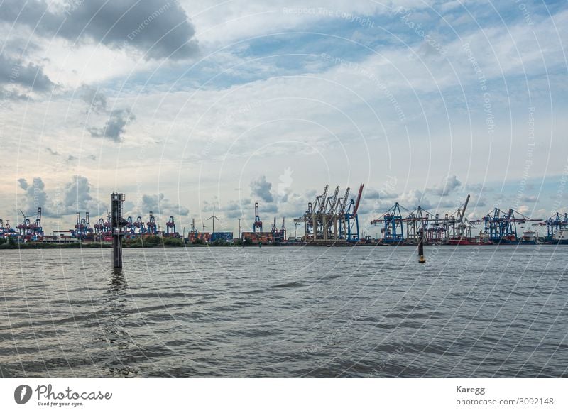 a panoramic view of the port of Hamburg in cloudy weather Ferien & Urlaub & Reisen Sightseeing Sommer Museum Hafenstadt Skyline Wahrzeichen Schifffahrt