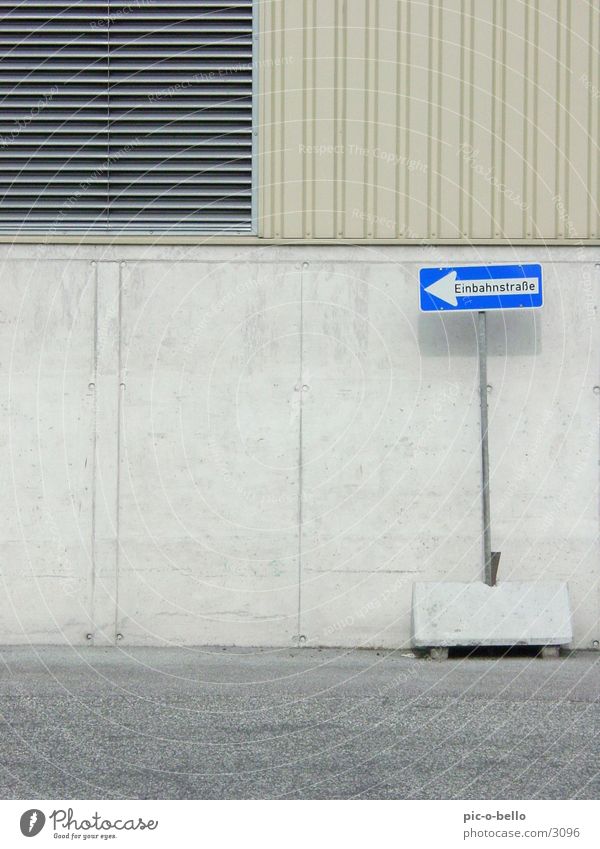 Einbahnstraße Verkehr Typographie grau Schilder & Markierungen blau