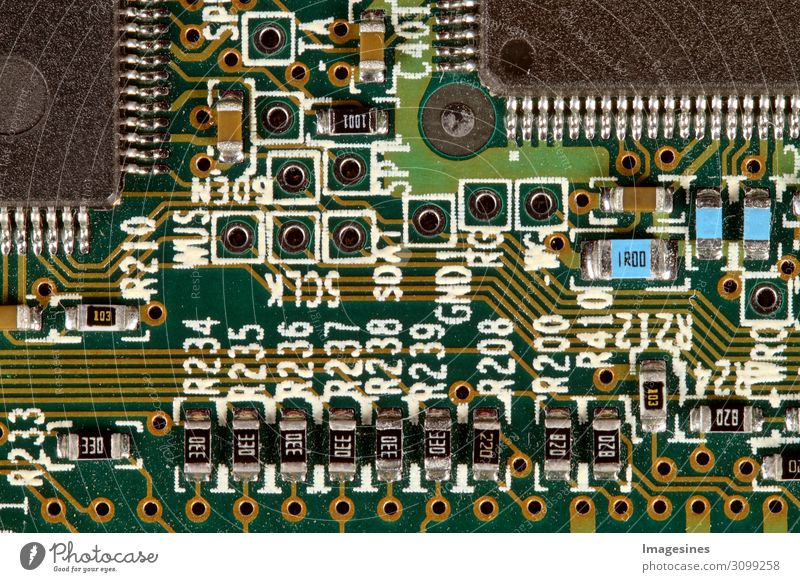 Computer motherboard mit elektronischen Bauelementen. Platine, Leiterplatte, Magnete. Informationsingenieurswesen. Alte Elektronische Computerhardware Technologie.