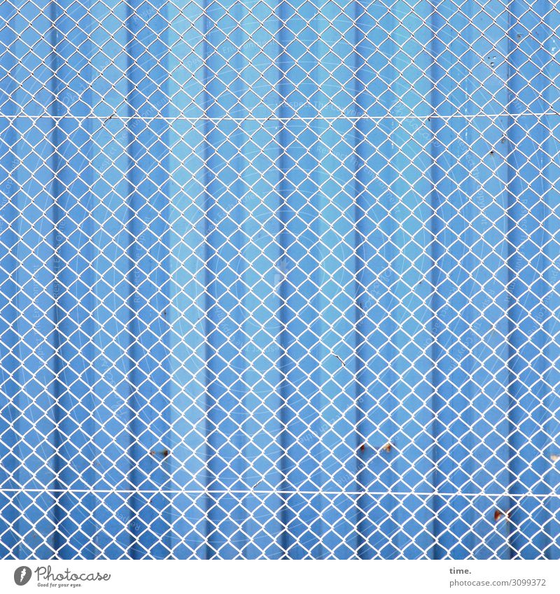 x|x|x|x|x|x|x|x|x|x|x Gebäude Mauer Wand Zaun Rost Metall Linie blau weiß Sicherheit Schutz Verantwortung Wachsamkeit standhaft Ordnungsliebe Angst Misstrauen
